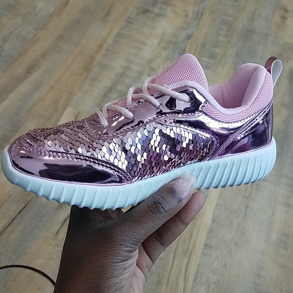 New! Beautiful & Shiny Sequin Glitter Sneakers - Picture 5 of 7